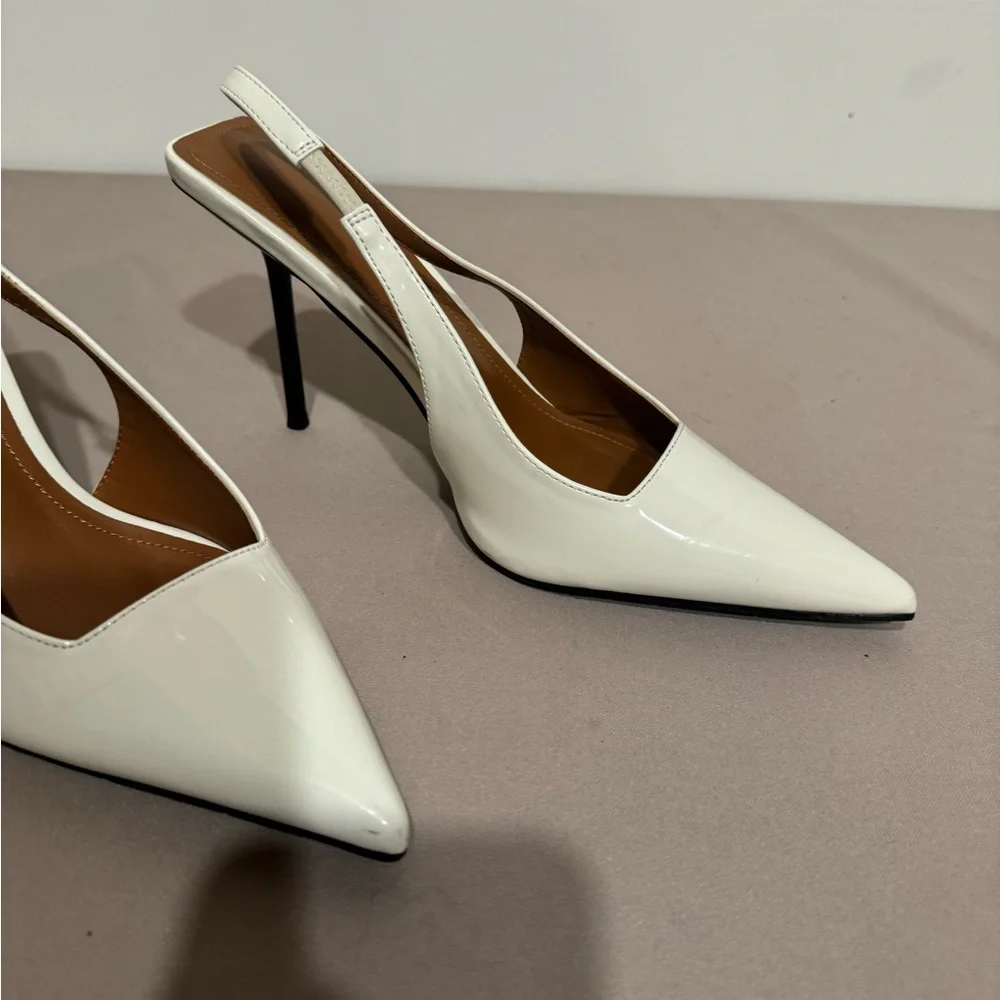 White shoes size 9 - Picture 14 of 16